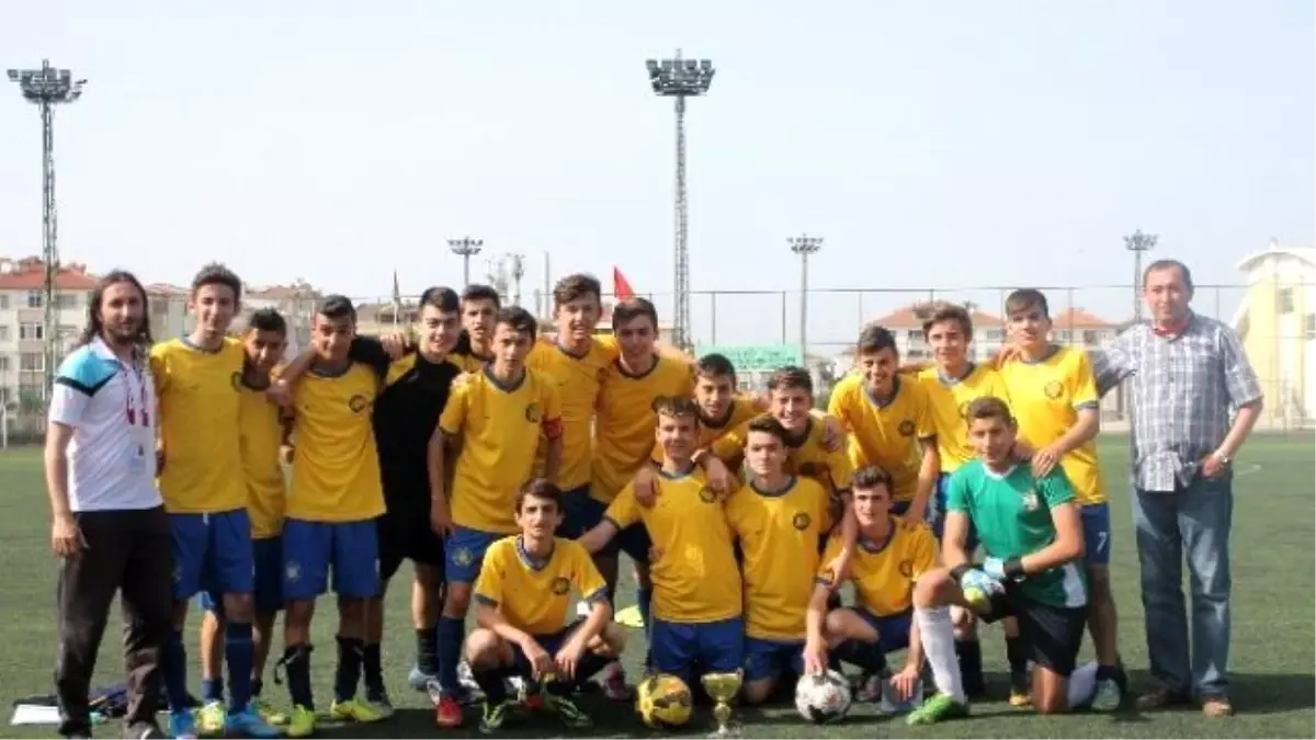 Yalova\'da U-16\'nın Kralı Acarspor