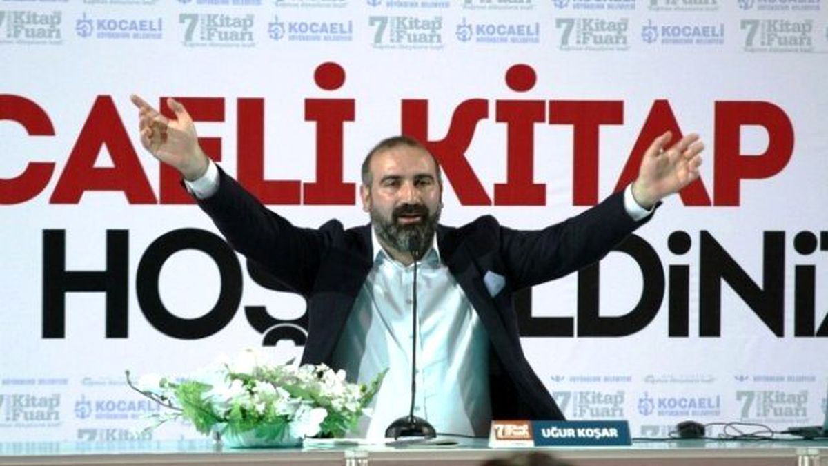 Yazar Uğur Koşar Dinleyicileri ile Birlikte Dua Etti