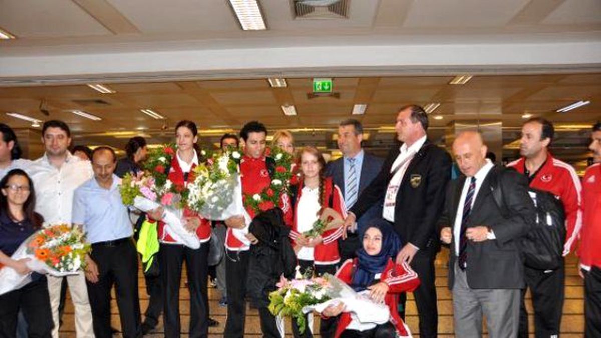 4 Madalyalı Tekvando Milli Takımı Yurda Döndü