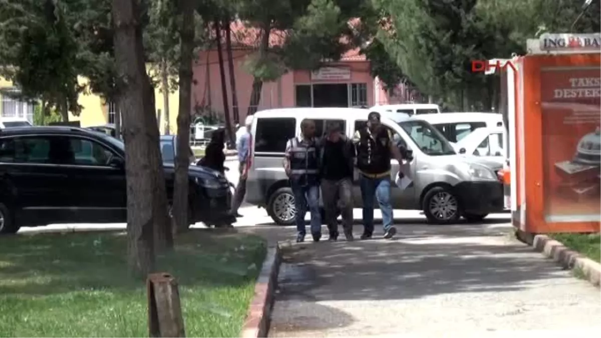 Adana Çaldığı Çantadan Telefonu Düşürdü, Gizli Bölmedeki 200 Lirayı da Göremedi