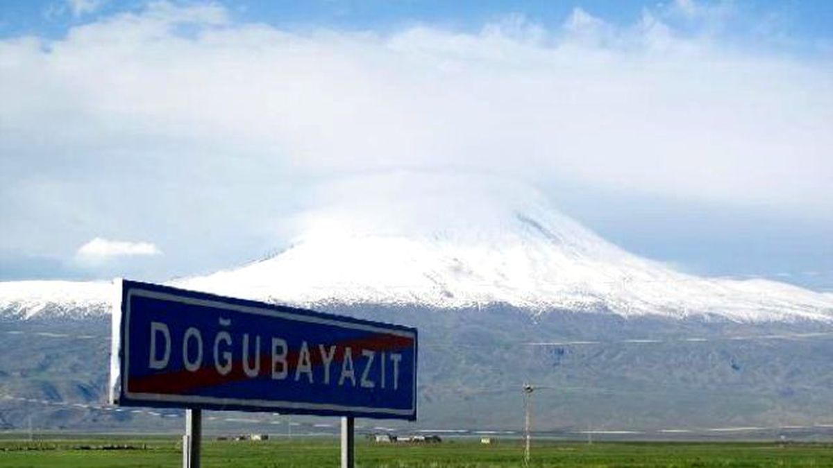 Ağrı Dağı \'Şapka Taktı\'