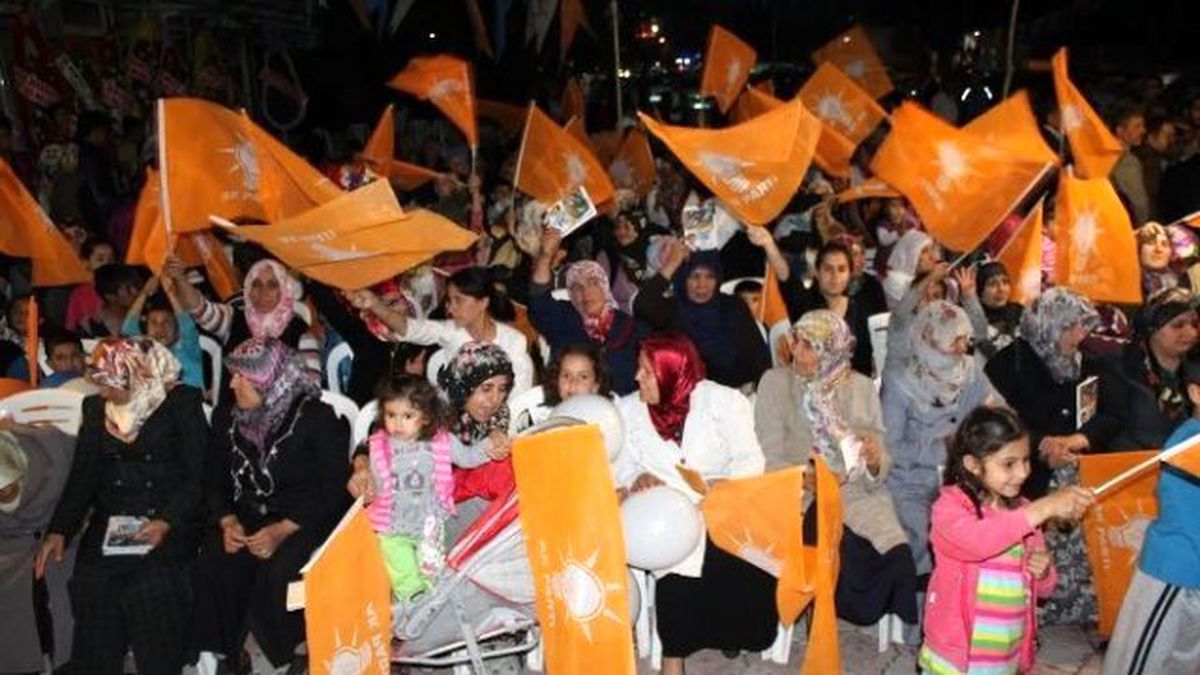 AK Parti\'de Seçim Bürosu Açılışı
