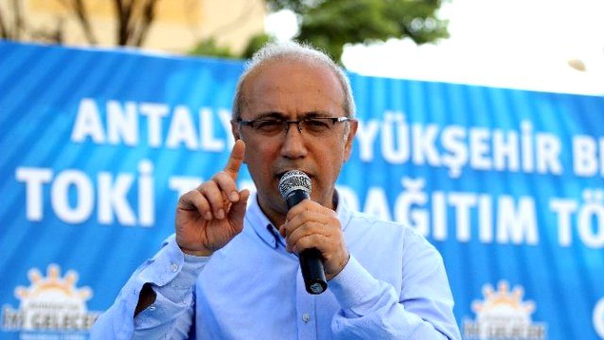 Ak Partili Lütfi Elvan Tapu Dağıttı