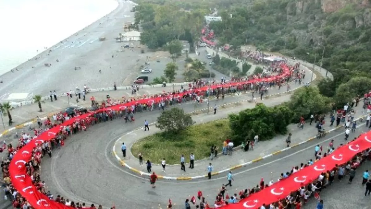 Antalya\'da 19 Mayıs Fener Alayı ve Sıla Konseri