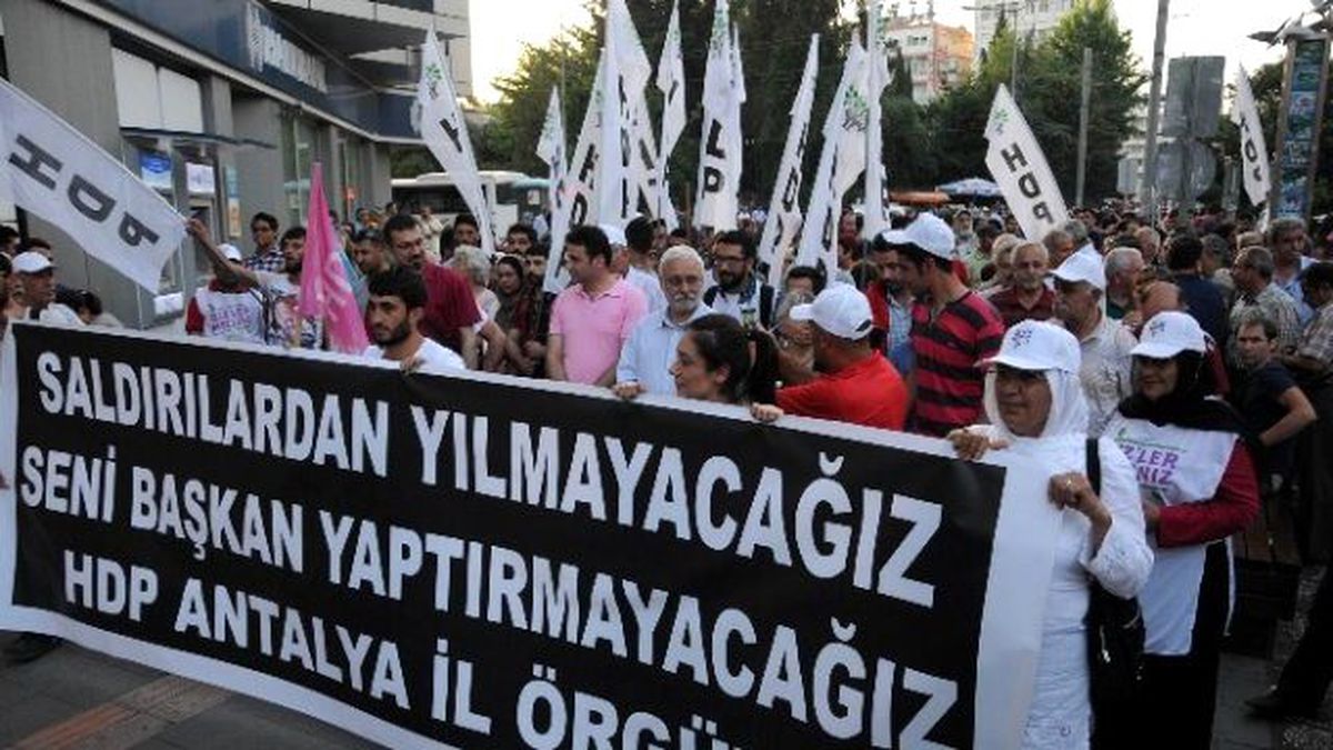 Antalya\'da Hdp\'ye Yapılan Saldırılar Kınandı