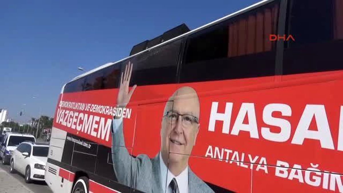 Antalya Subaşı\'nın Seçim Otobüsüne Taşlı Saldırı