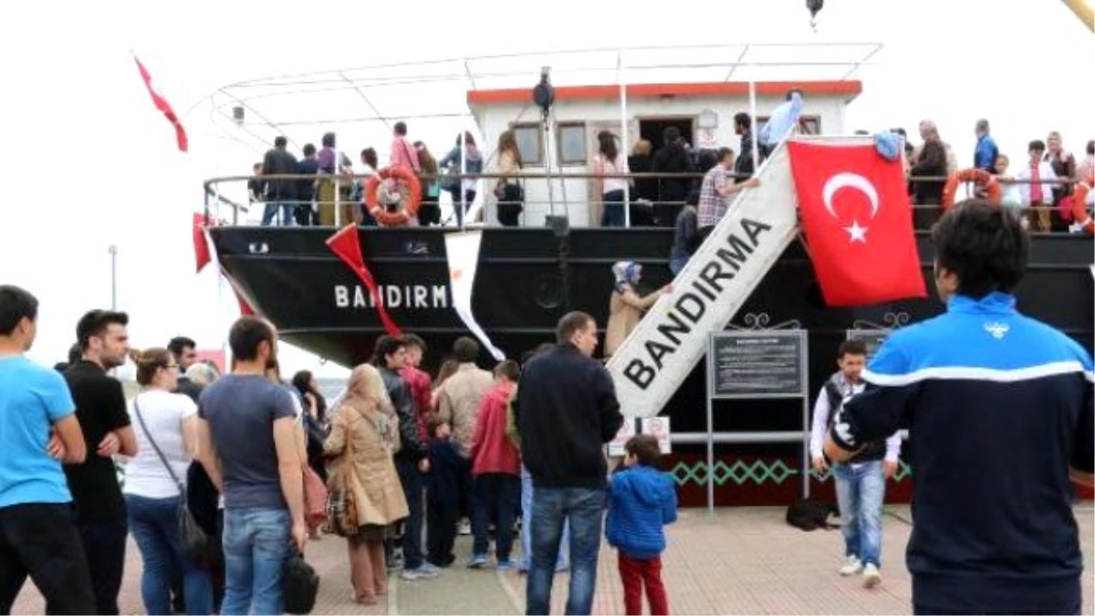 Bandırma Müze Gemisi Ziyaretçi Akınına Uğradı