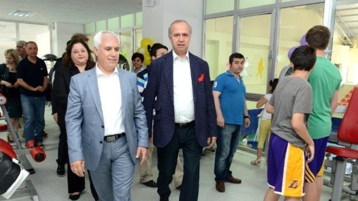 Barış Spor Salonu ve Gençlik Merkezi Kapılarını Açtı