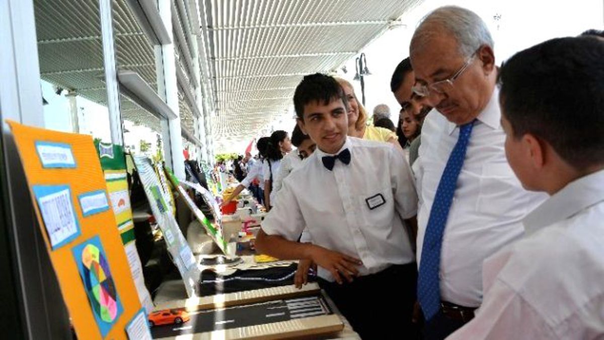 Başkan Kocamaz, Sanat ve Teknoloji Sergisini Gezdi