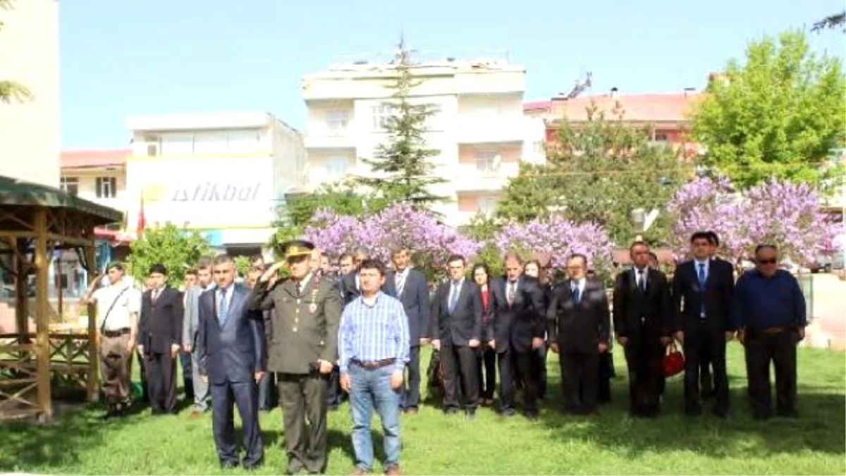 Belediye Başkanı, 19 Mayıs Törenine Spor Kıyafetle Katıldı