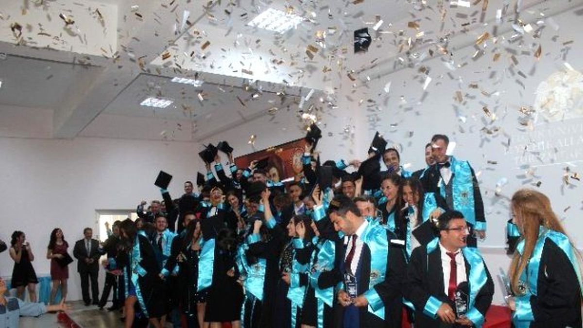 Beyşehir\'de Mezuniyet Sevinci
