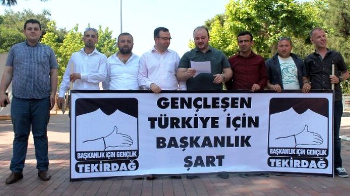 Bi-gençlik Hareketi Üyeleri Tekirdağ\'da \'Başkanlık\' Sistemi İçin Toplandı