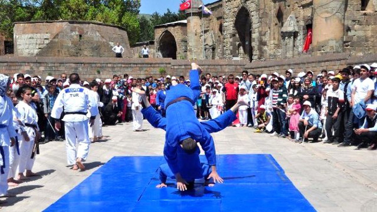 Bitlis\'te 19 Mayıs Coşkusu