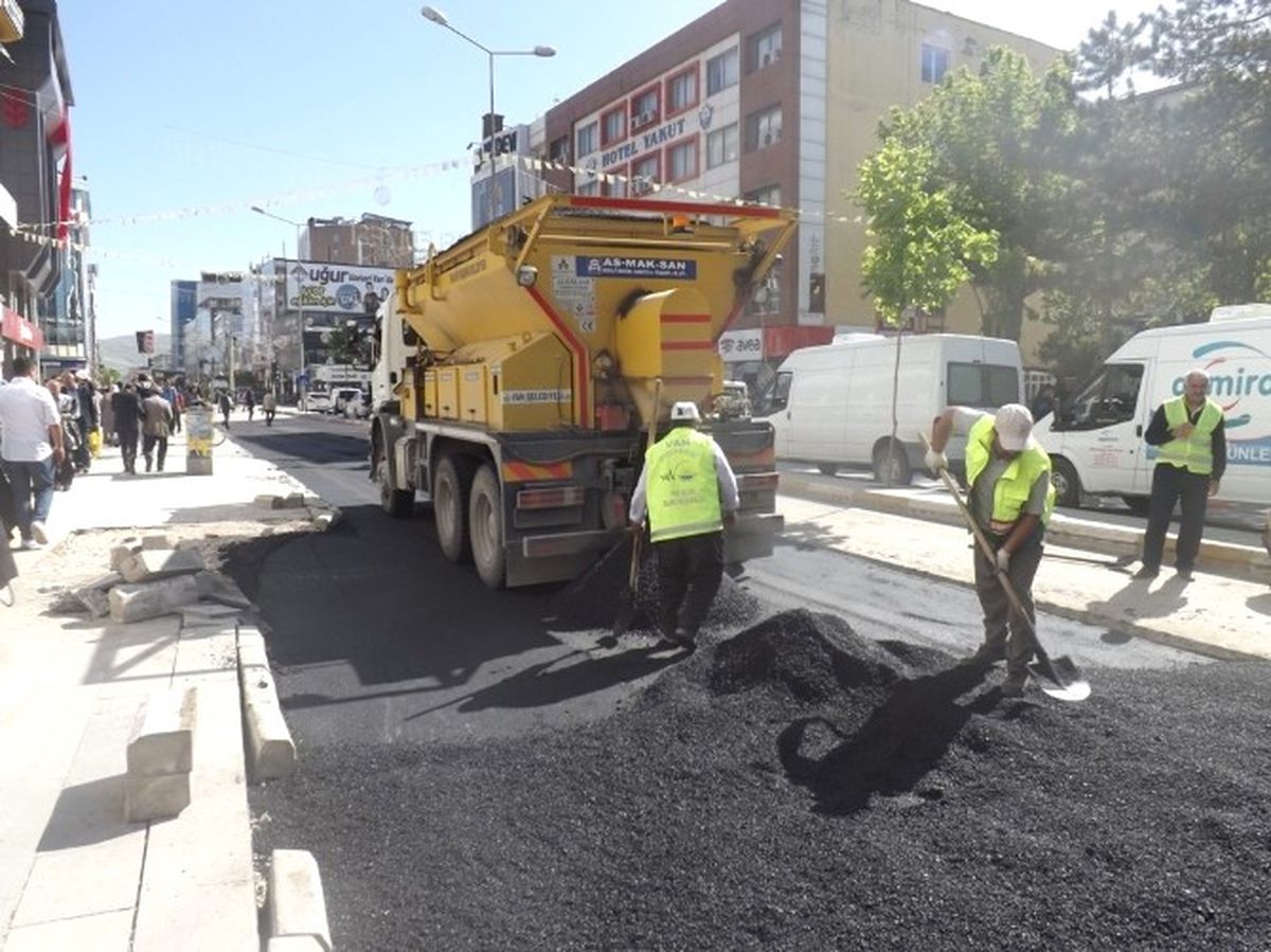 Büyükşehir Belediyesi\'nden Yol Yapım Çalışması