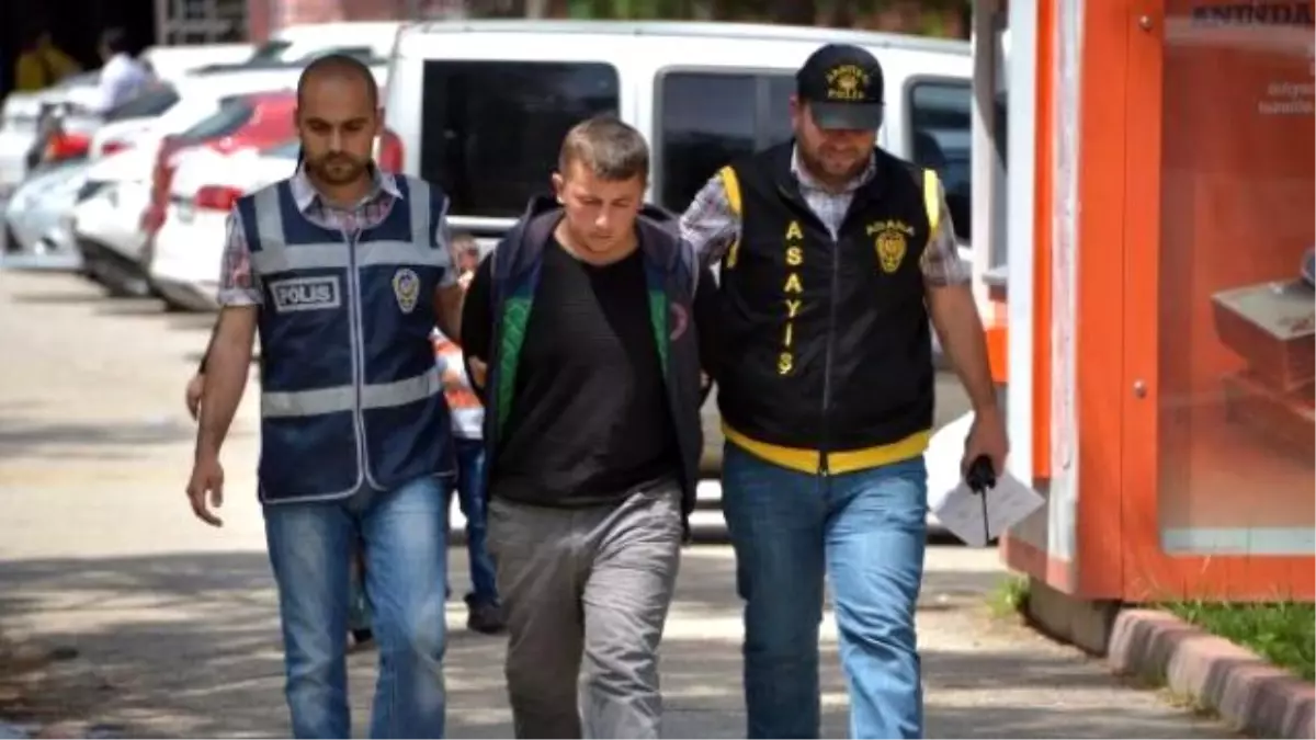 Çaldığı Çantadan Telefonu Düşürdü, Gizli Bölmedeki 200 Lirayı da Göremedi