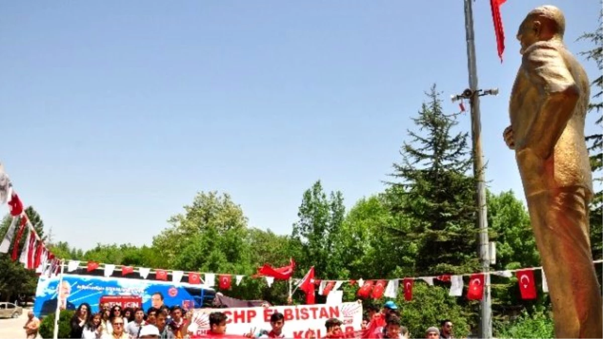 CHP\'li Gençlerden 19 Mayıs Yürüyüşü