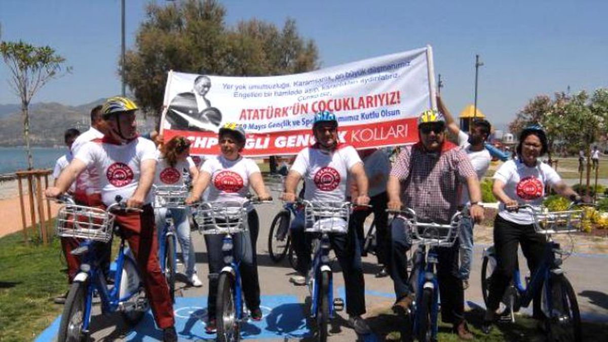 CHP'li Milletvekili Adayları, Seçmenleriyle Bisiklet Sürdü