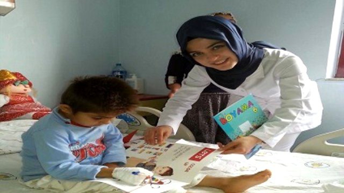 Çocuk Hastalara, Hemşire Öğrencilerden Hediye