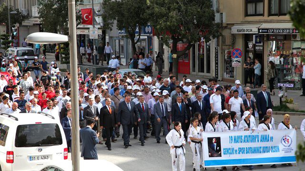 Coşkulu 19 Mayıs Yürüyüşü
