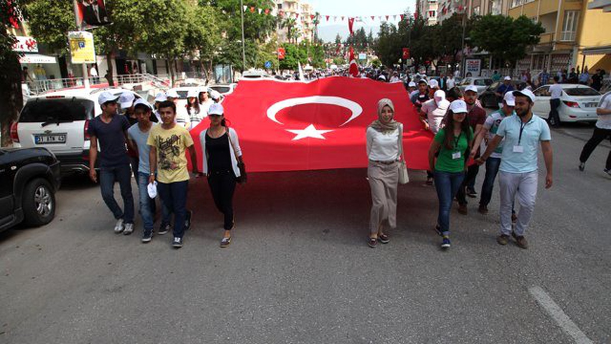 Coşkulu 19 Mayıs Yürüyüşü