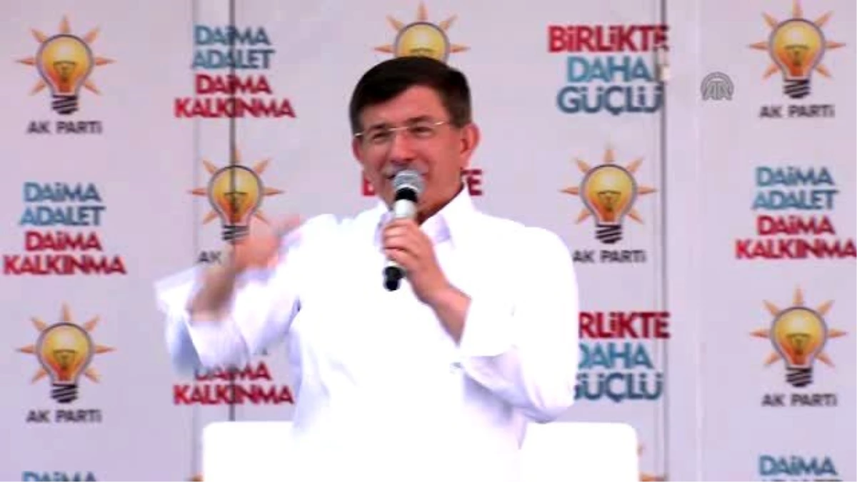 Davutoğlu: "Yeni Türkiye Yolunda, Milletle Birlikte Yürüyoruz. Yürümeye Devam Edeceğiz"