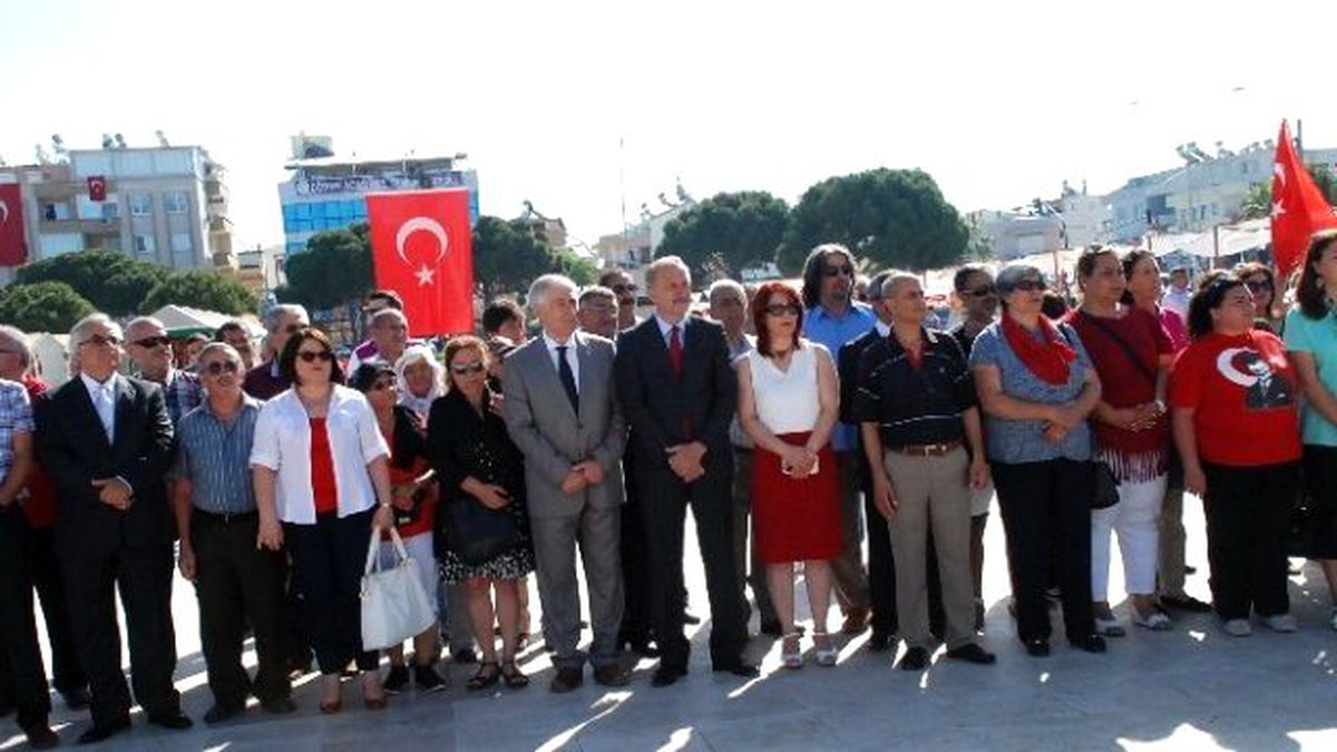 Didim\'de CHP İlçe Yönetimi 19 Mayıs\'ı Kutladı