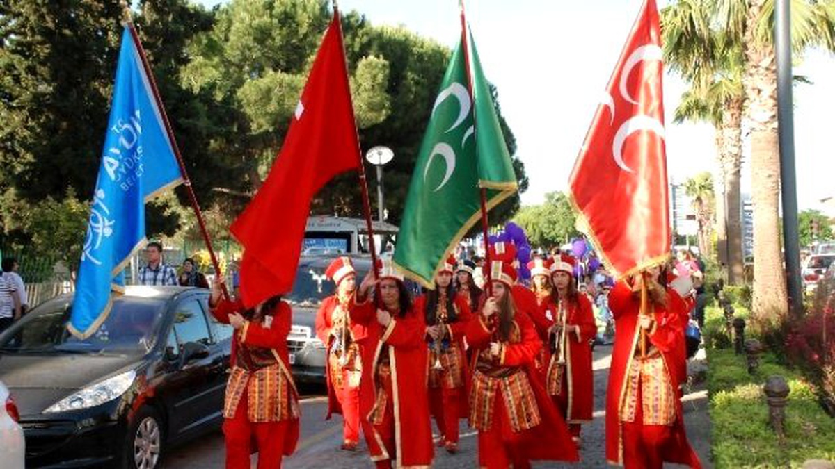 Didim Gençlik Festivalinde Bayan Mehteranlar Beğeni Topladı