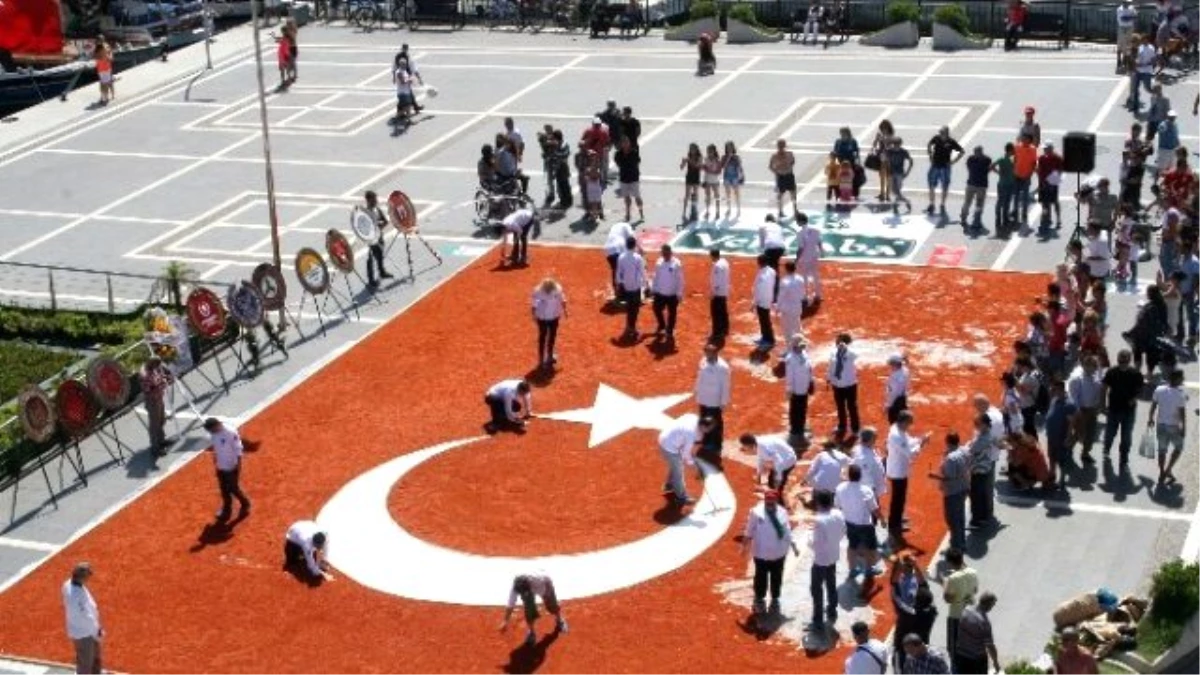 Dünyanın Baharattan Yapılan En Büyük Türk Bayrağı