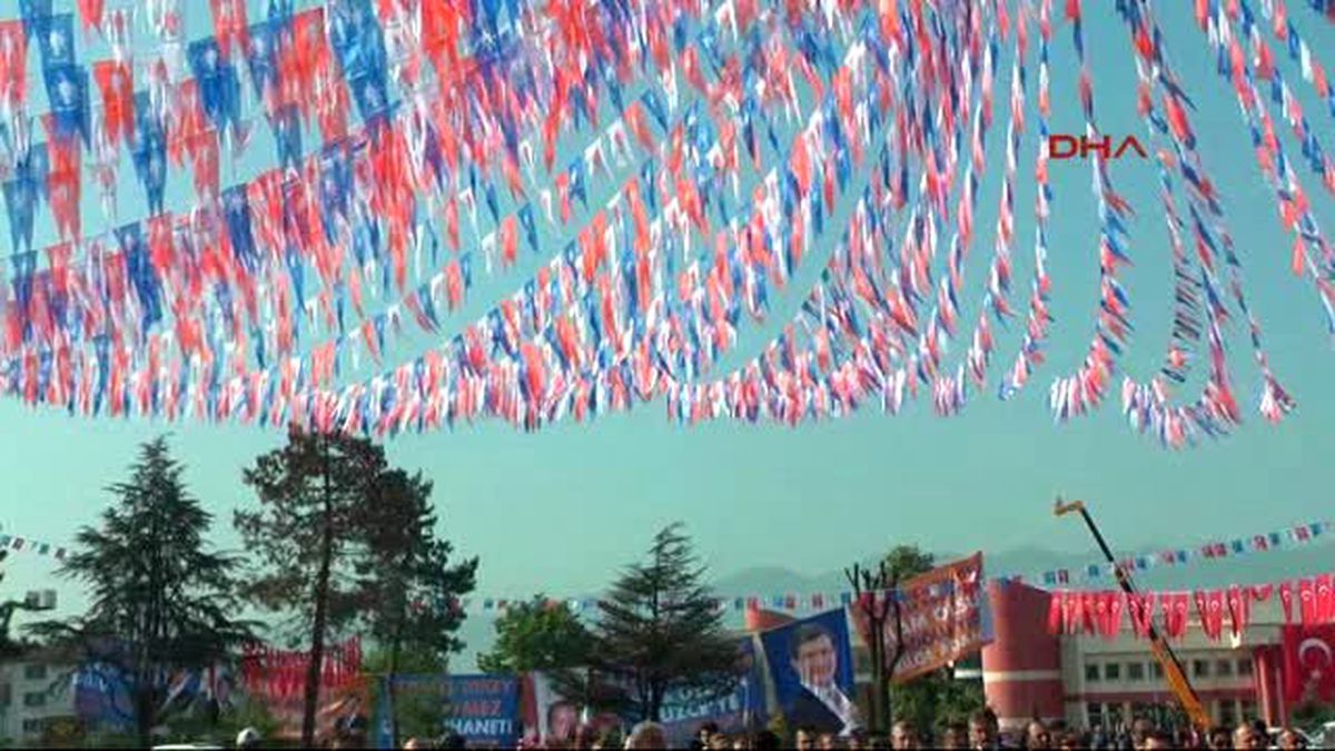 Düzce\'de 19 Mayıs Kutlamalarında AK Parti Protestosu