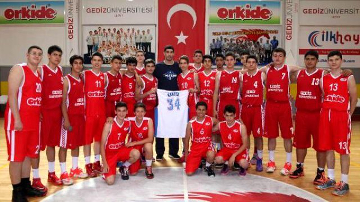 Enes Kanter Gediz Üniversitesi\'ne Konuk Oldu
