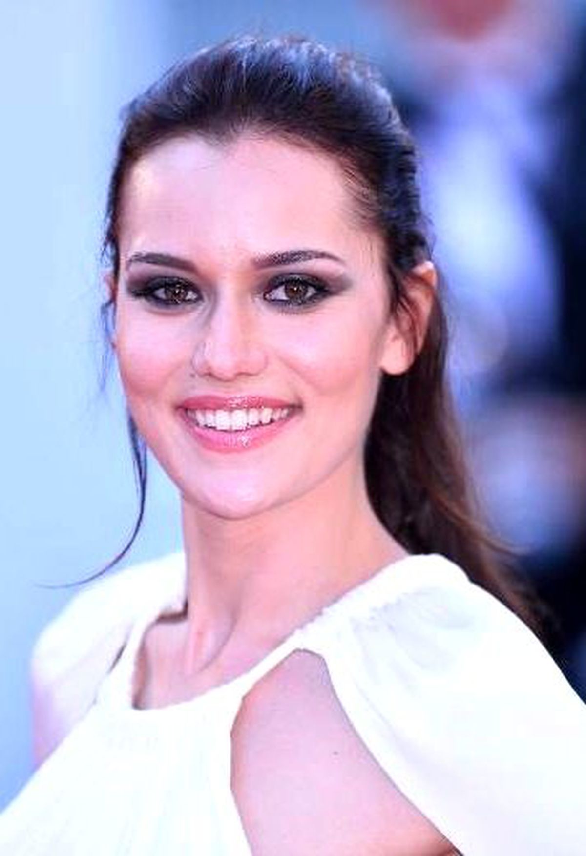 Fahriye Evcen \'Türkiye Güzellik Elçisi\' Unvanıyla Cannes\'da