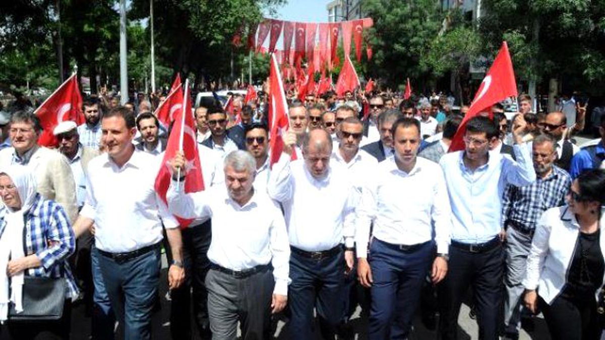 Gaziantep\'te Ülkücülerden 19 Mayıs Yürüyüşü