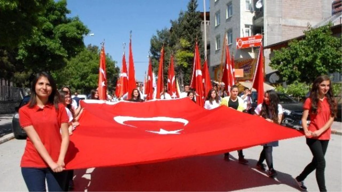 Gençlik ve Spor Bayramı, Burdur\'da Coşkuyla Kutlandı