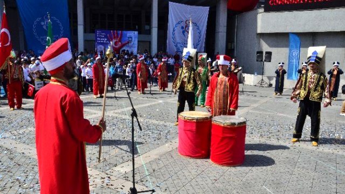 Gösteriye Çıkan Mehteran Takımı Tokmakları Unuttu