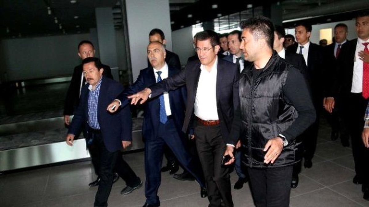 Gümrük ve Ticaret Bakanı Nurettin Canikli Ordu-giresun Havaalanı\'nda İncelemelerde Bulundu