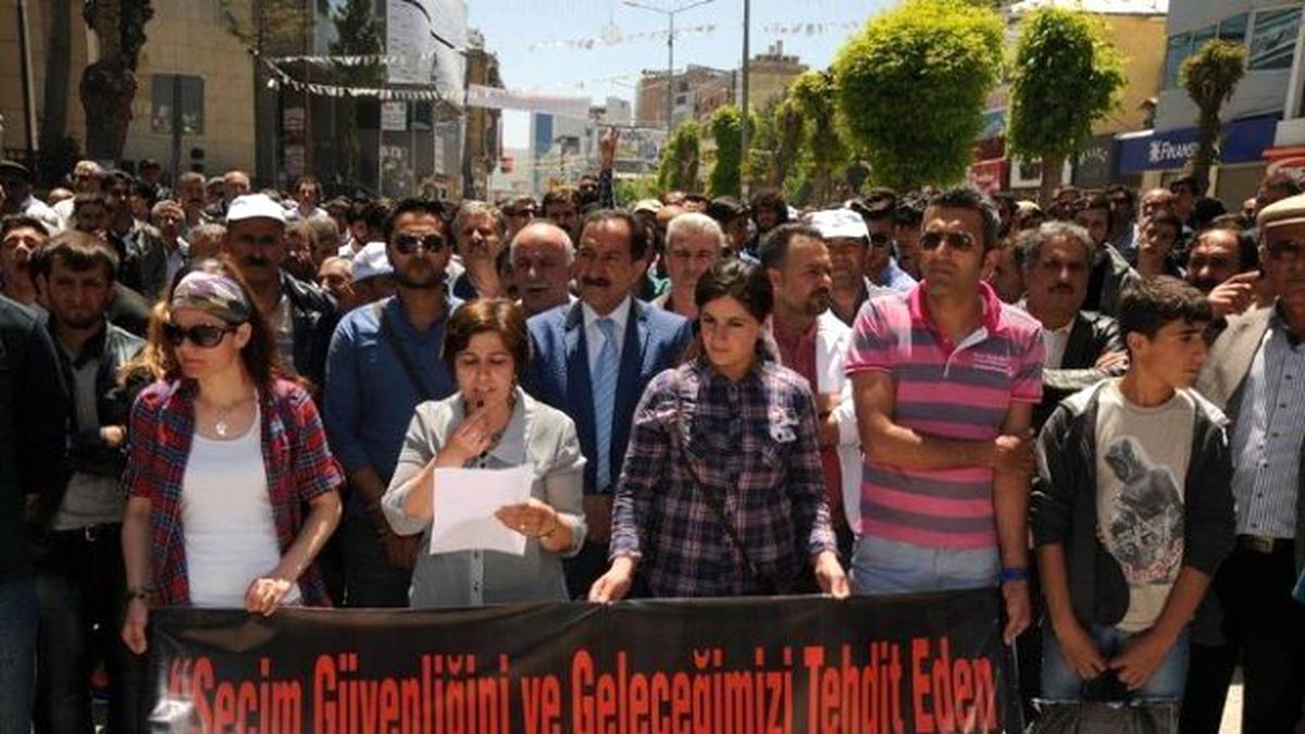 Hdp\'ye Yapılan Saldırılar Protesto Edildi