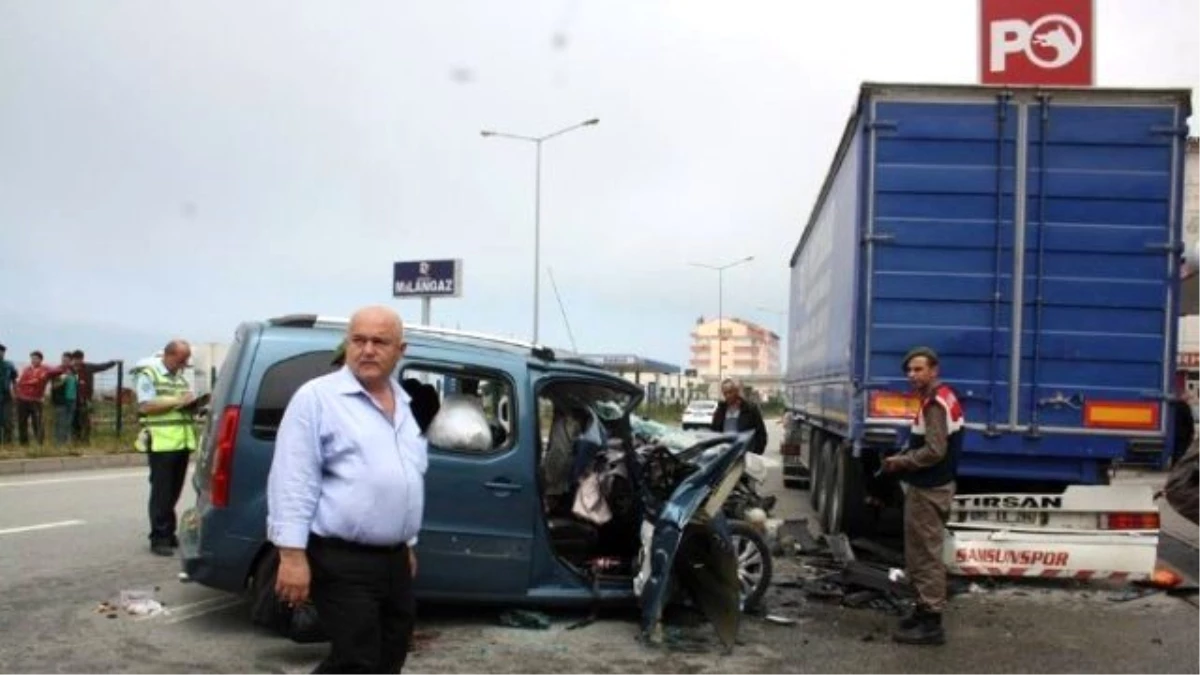 İstanbul\'dan Memleketleri Rize\'ye Giderken Kaza Geçirdiler