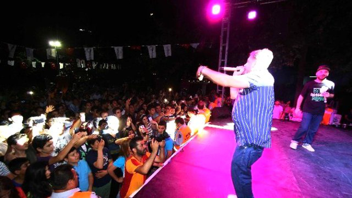 İzmir\'de Gençlik ve Spor Festivali Coşkusu