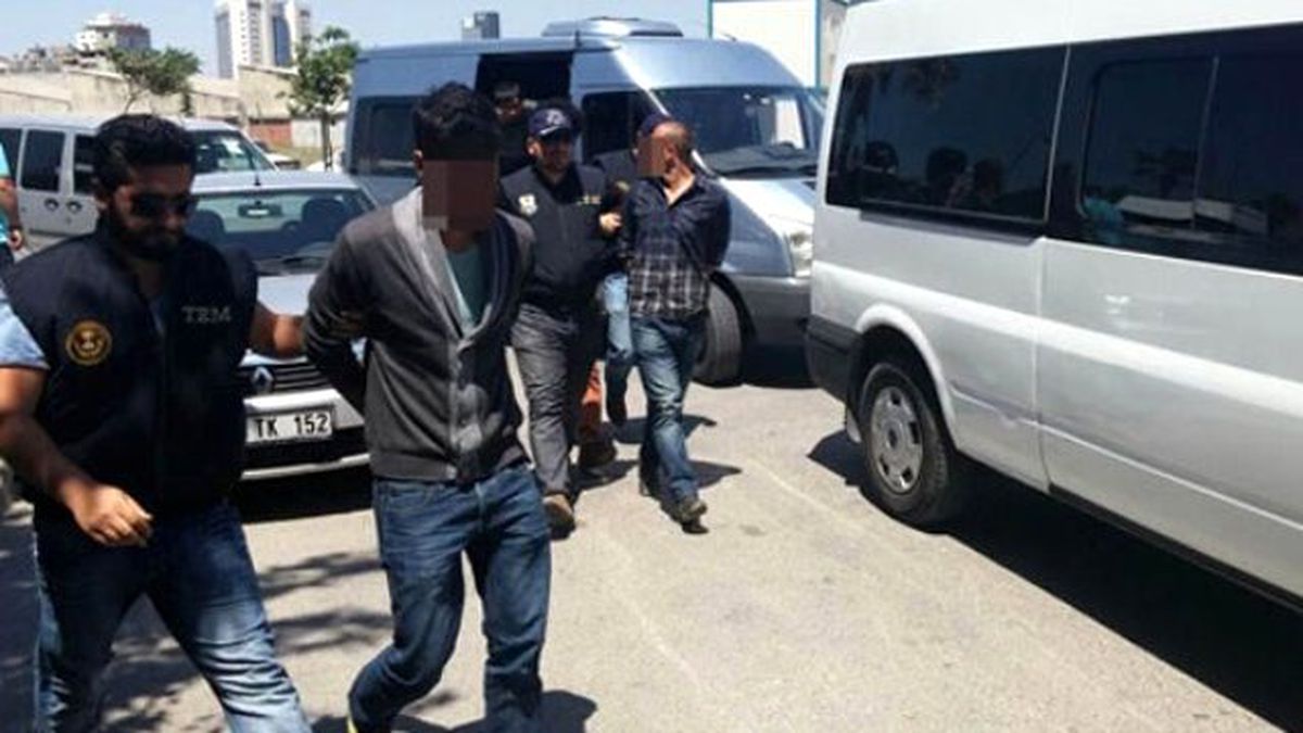 İzmir'de HDP Yöneticilerine 1 Mayıs Operasyonu: 10 Gözaltı