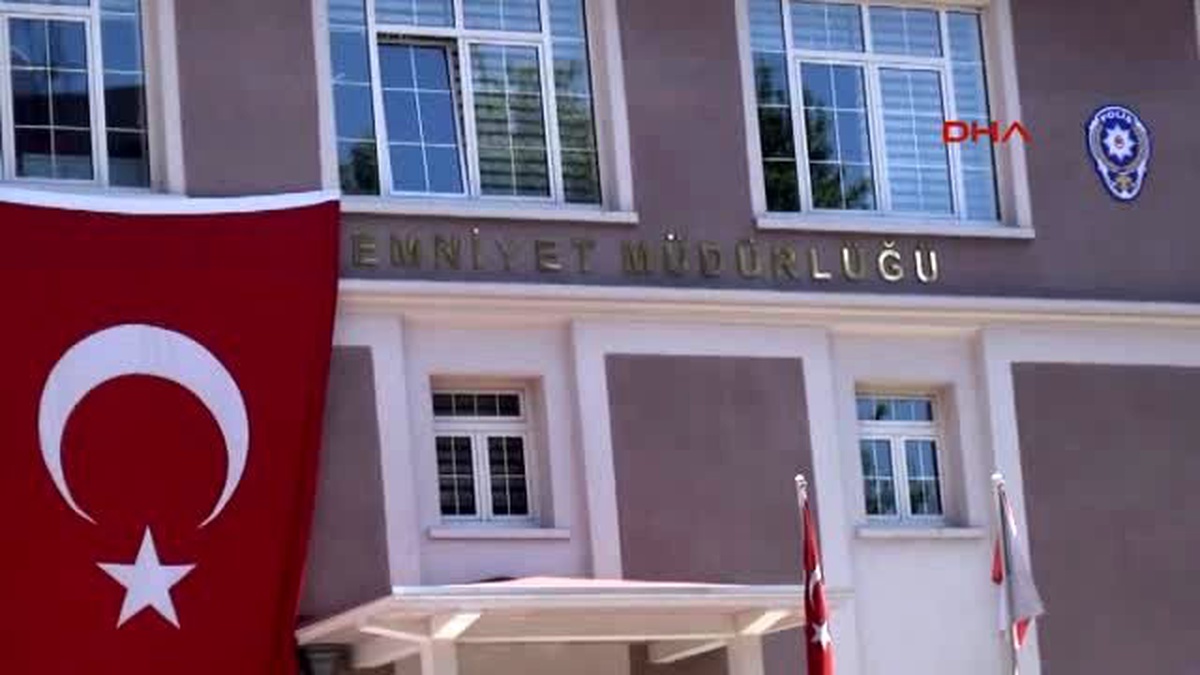 İzmir\'de İkinci 1 Mayıs Operasyonu: 10 Gözaltı -Ek
