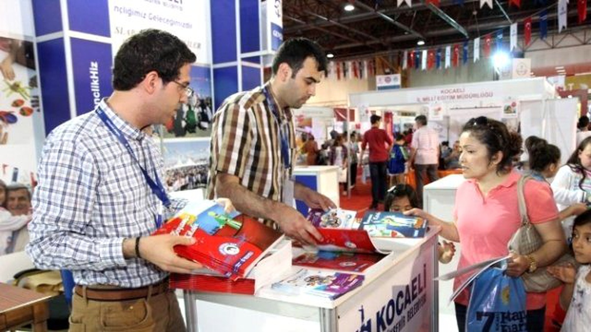 Ko-mek ve Gençlik Hizmetleri Kitap Fuarı\'nda