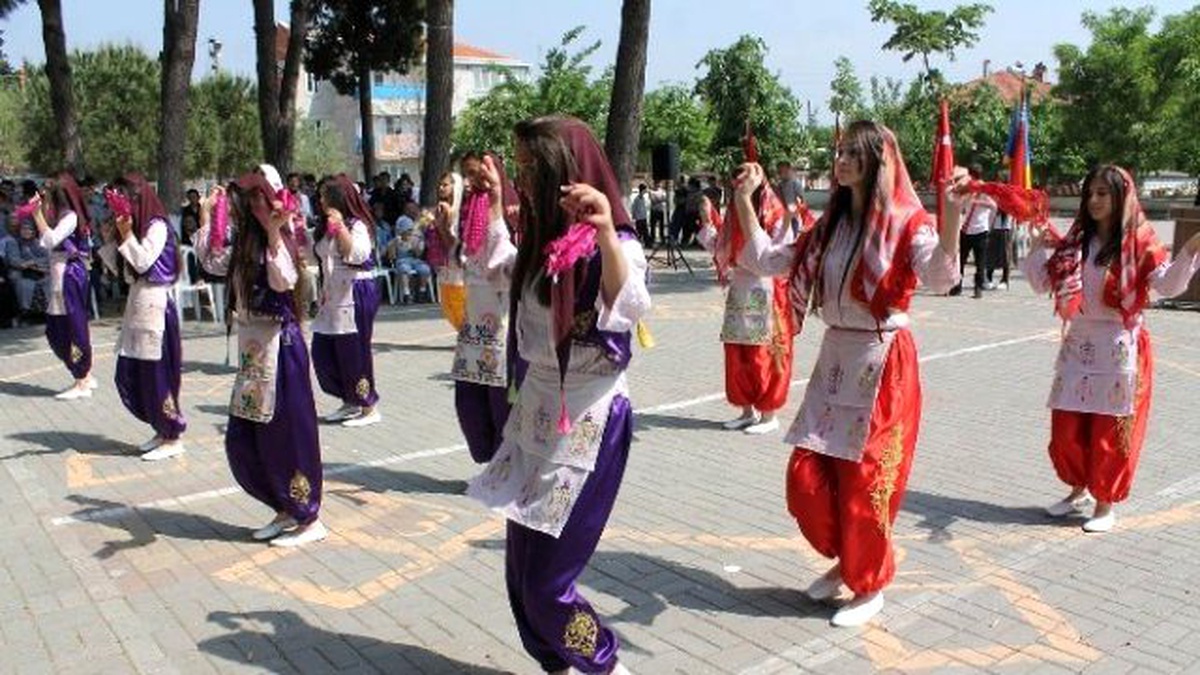 Manyas\'ta 19 Mayıs Gençlik ve Spor Bayramı Töreni