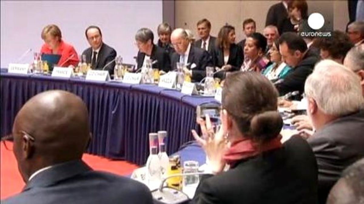 Merkel ve Hollande\'dan İklim Değişikliğiyle Mücadele Çağrısı