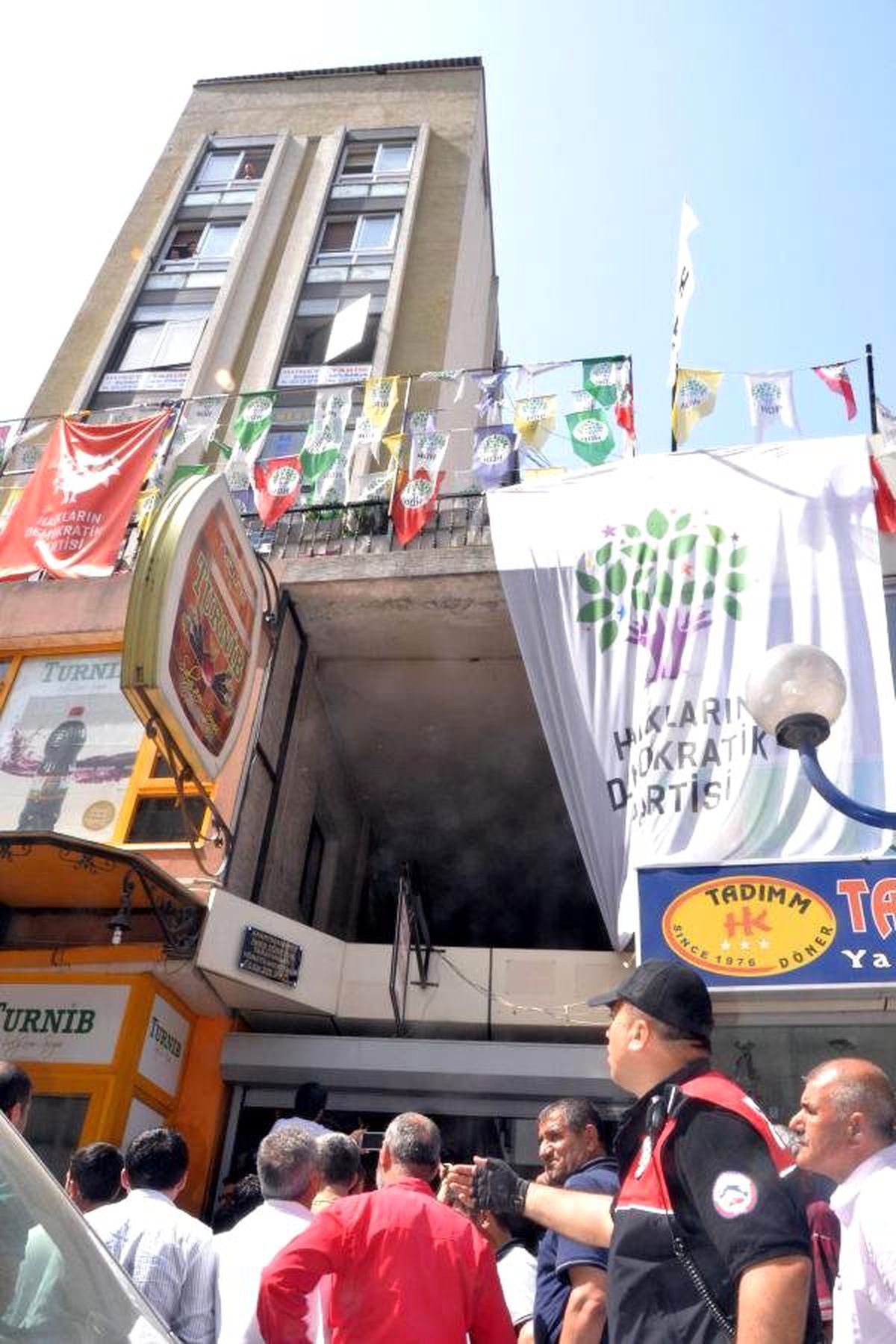 Mersin Valisi: En Kısa Zamanda Olayın Failleri Ortaya Çıkarılacak (2)