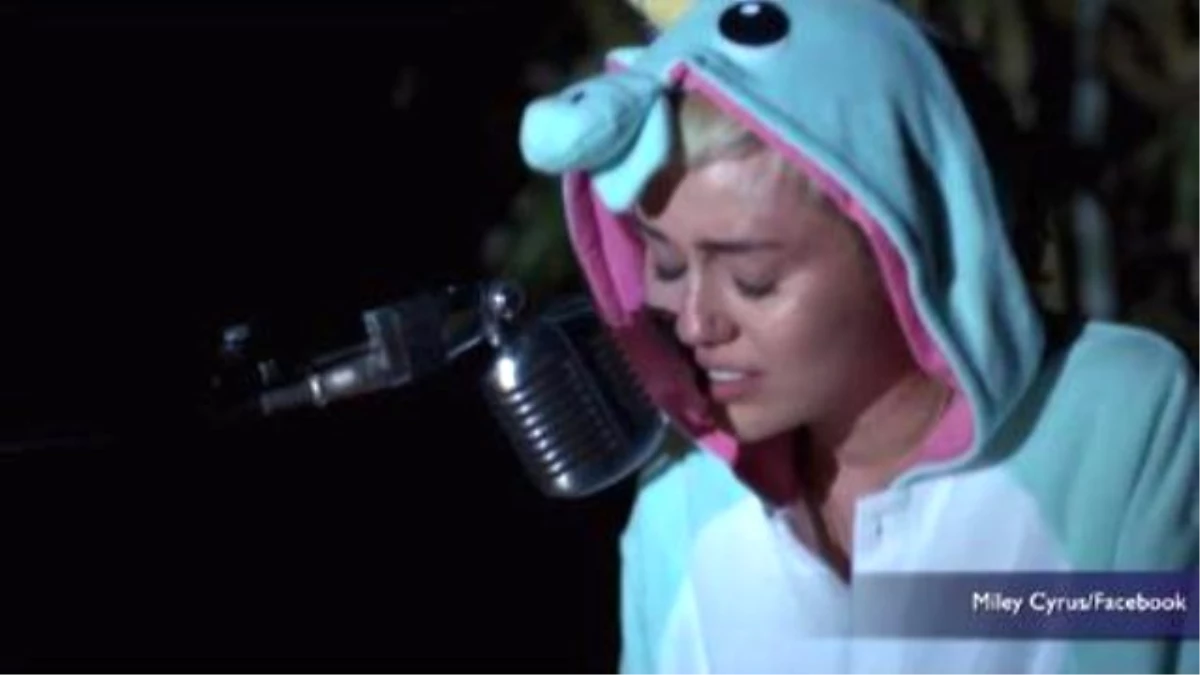 Miley Cyrus Cries İn A Song She Wrote For Her Dead Fish