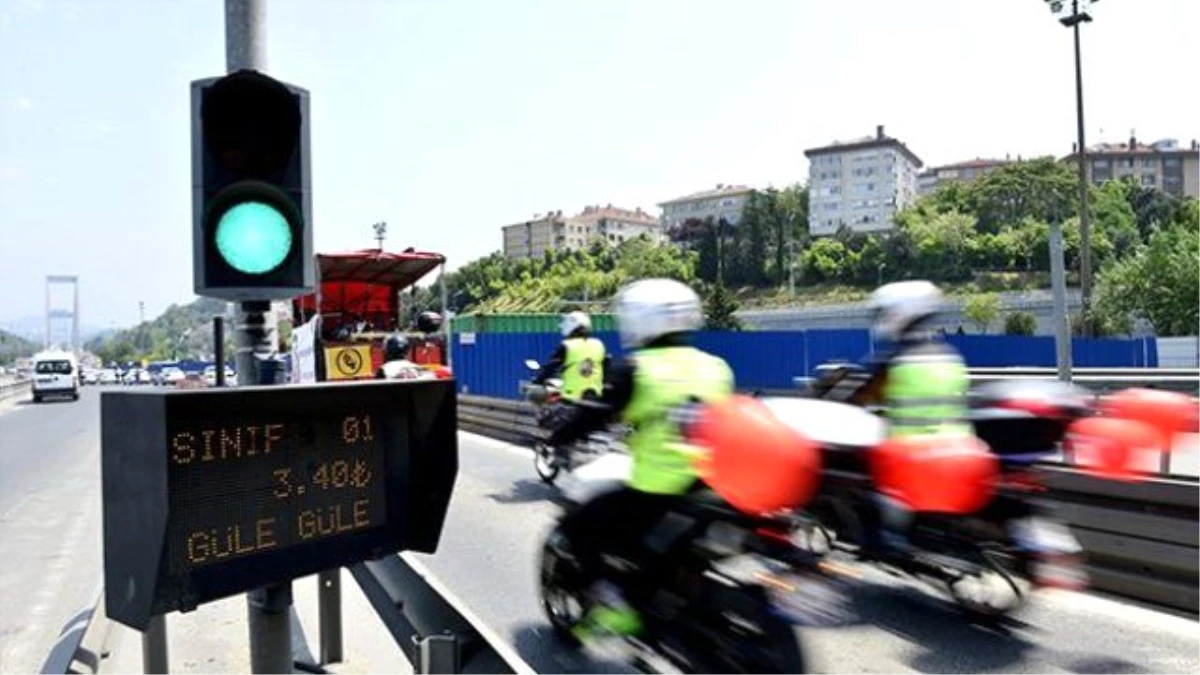 Motosiklet Sürücüleri \'Köprü Geçiş Ücreti\'ni Protesto Etti