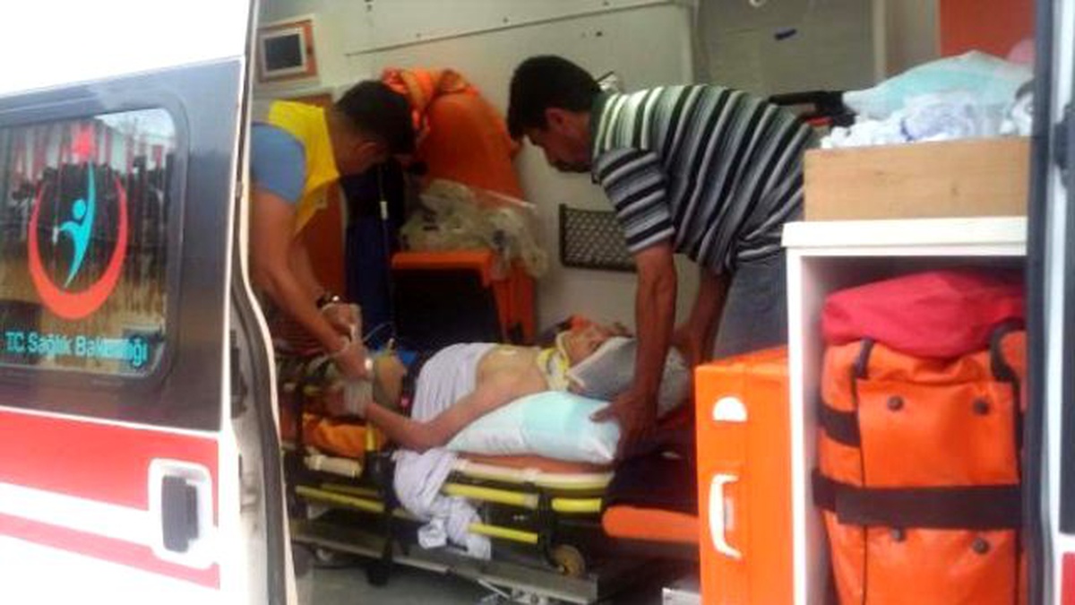 Motosikletle Kaza Yapıp Yaralanan Çocuğu, Babası Teselli Etti