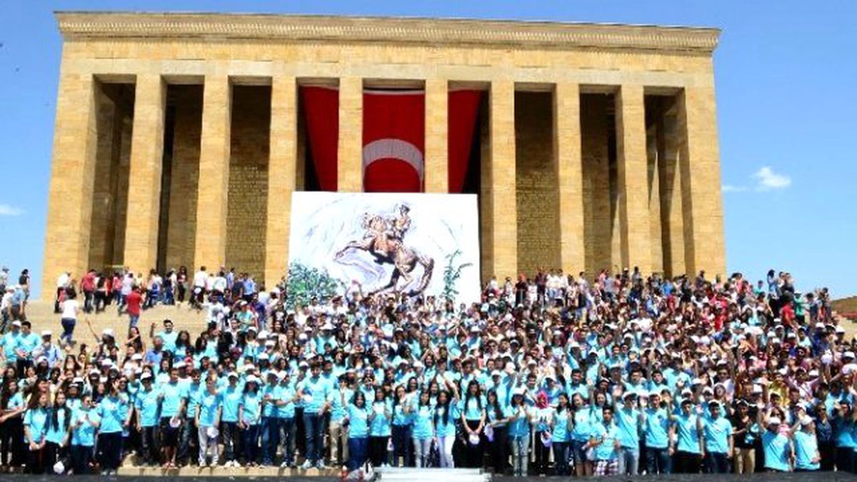 Pamukkale\'den 2 Bin Kişi, 50 Otobüsle Anıtkabir\'e Gitti