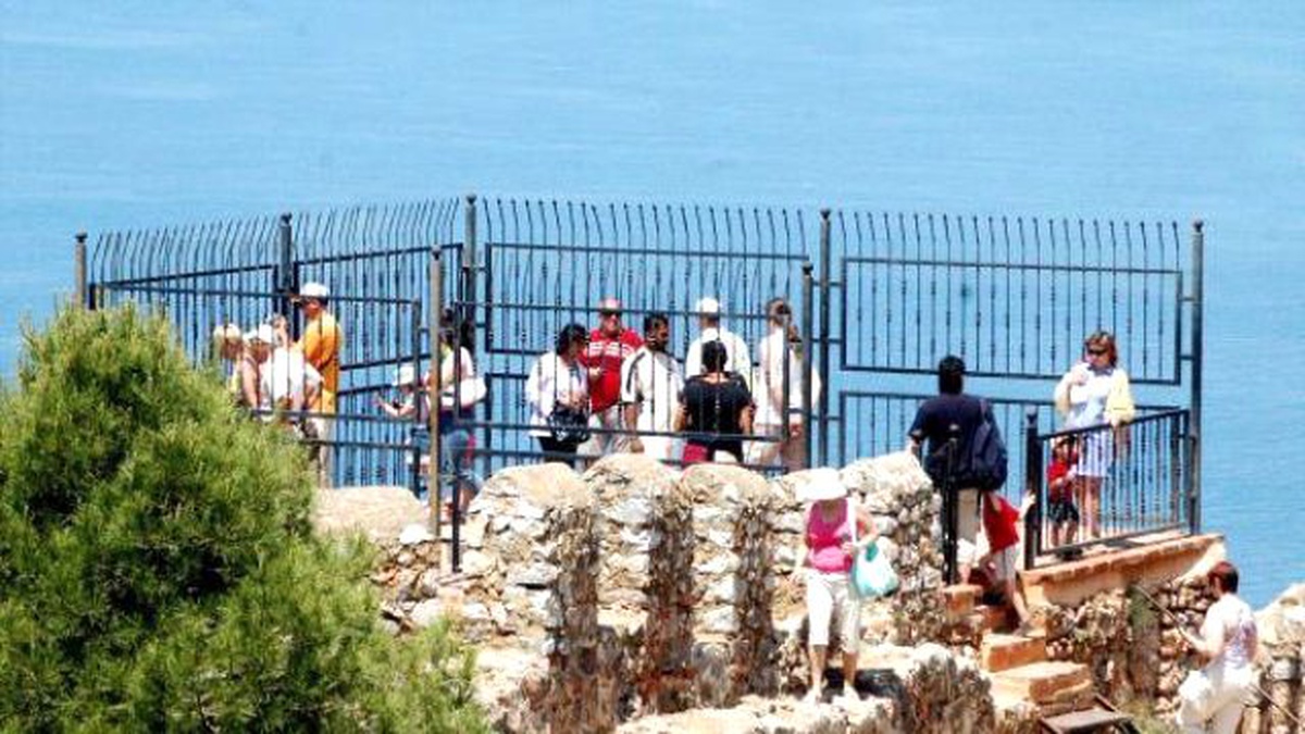 Rus Turist Tarihe Harcamayı Kıstı
