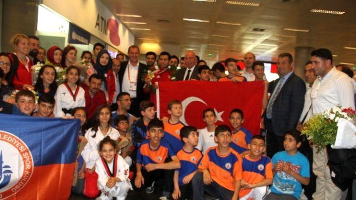 Şampiyonlar Taekwondocular Yurda Döndü